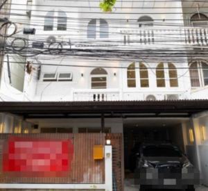 瓦他那区 | Phrom Phong - Sukhumvit 联排别墅出租 5卧 240平米 140,000泰铢/月（可注册公司）